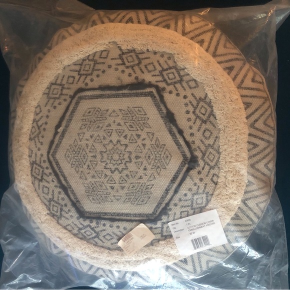 NWT $120 UMA KNITTED PATTERN COTTON CUSHION POUF - Set of 2! - Picture 4 of 6